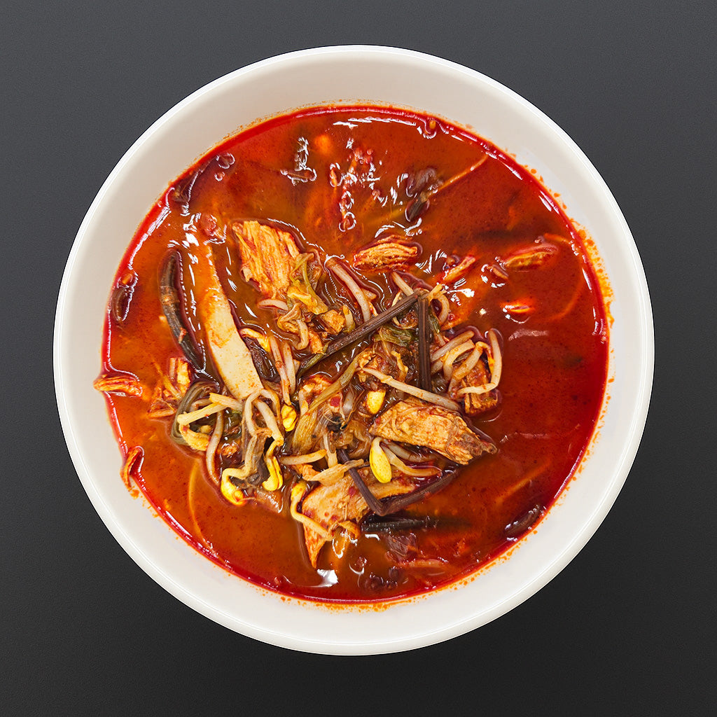 Maeun dakgaejang (Korean spicy shredded chicken soup) | Banchan365