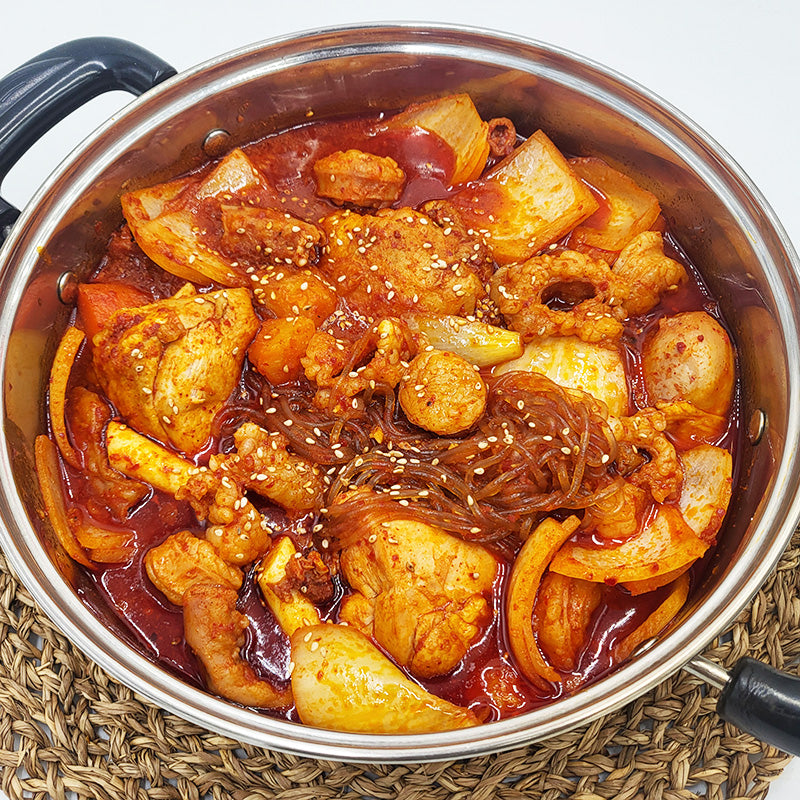 반찬 365 곱도리탕 - Spicy Chicken Stew with Beef Tripe and Large Intestine | Banchan 365