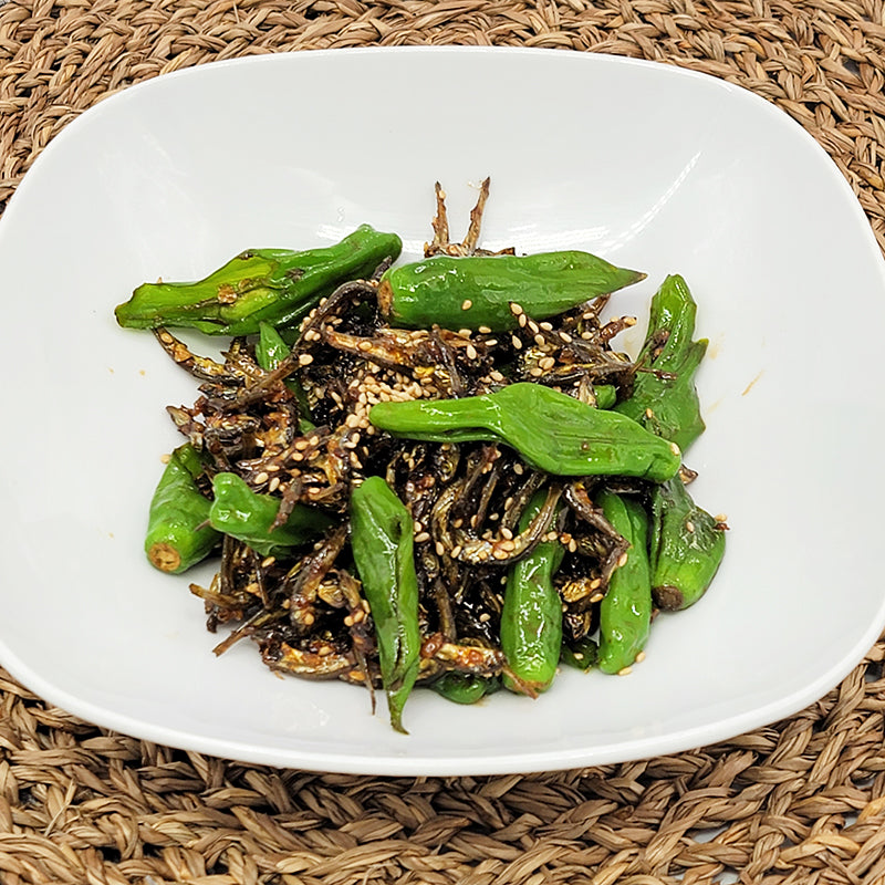 Kkwarigochu myeolchi-bokkeum – Korean stir-fried anchovies with shishito peppers | Banchan365