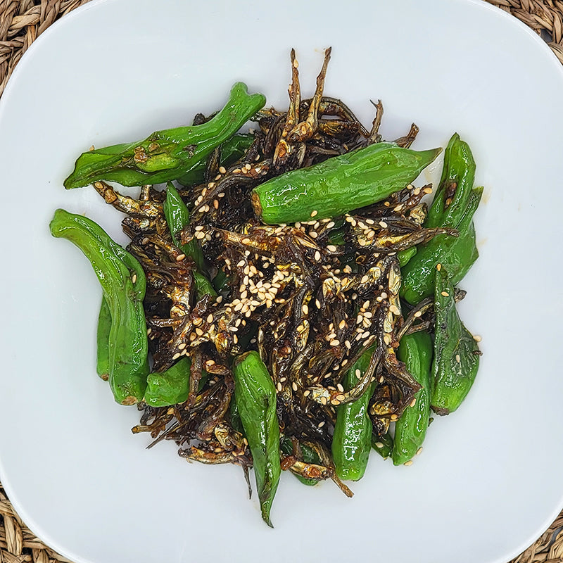 Kkwarigochu myeolchi-bokkeum – Korean stir-fried anchovies with shishito peppers | Banchan365