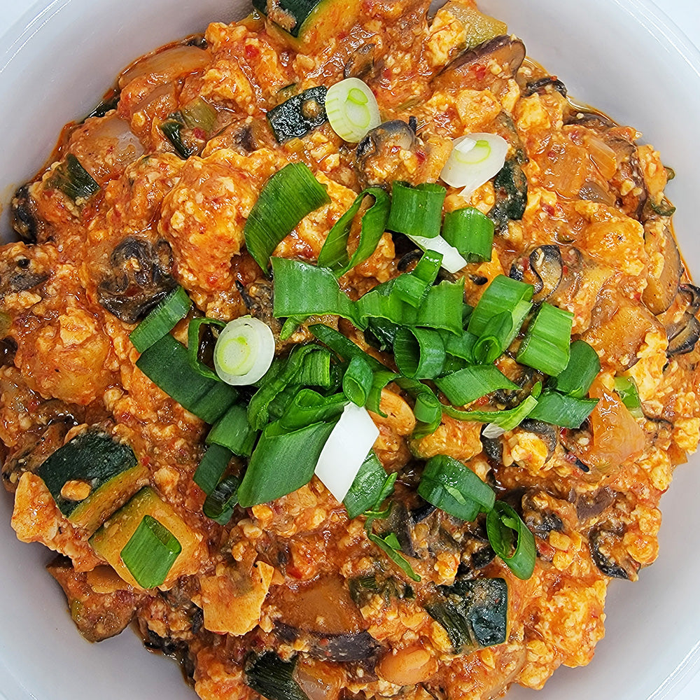 Ureong gangdoenjang ssamjang (Korean freshwater snail soybean paste) served and plated | Banchan365