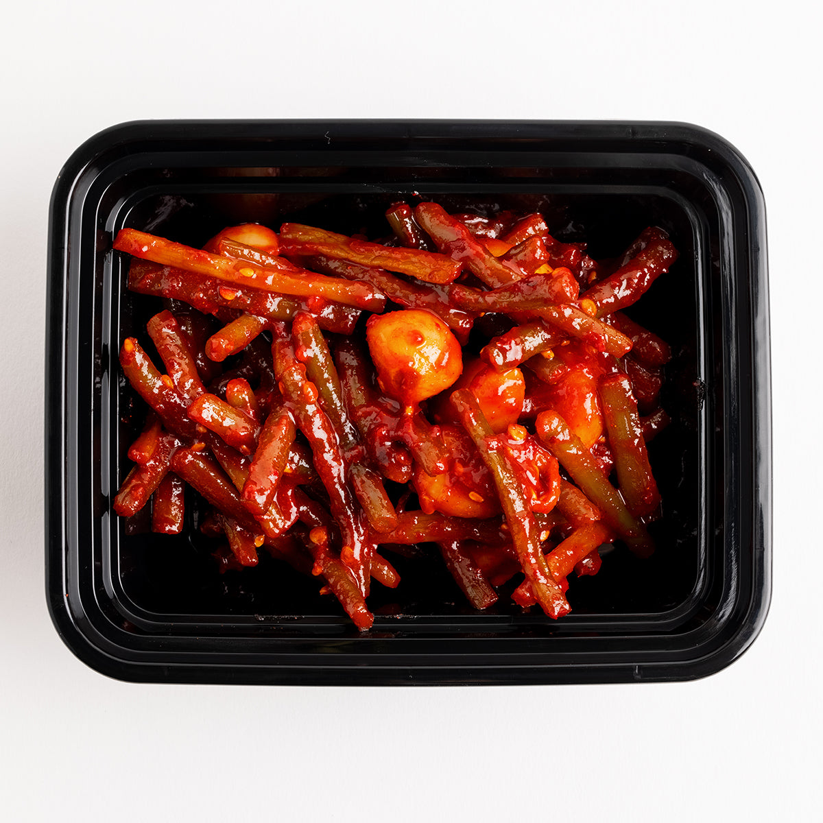Maneul maneuljjong-muchim (Korean seasoned garlic and garlic scapes) – small family size – detail view (image 5) | Banchan365