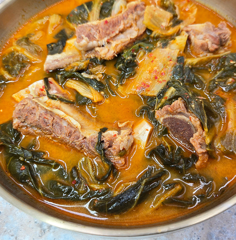 반찬 365 우거지 소갈비탕 - Beef Short Rib Soup with Napa Cabbage | Banchan 365