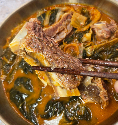 반찬 365 우거지 소갈비탕 - Beef Short Rib Soup with Napa Cabbage | Banchan 365