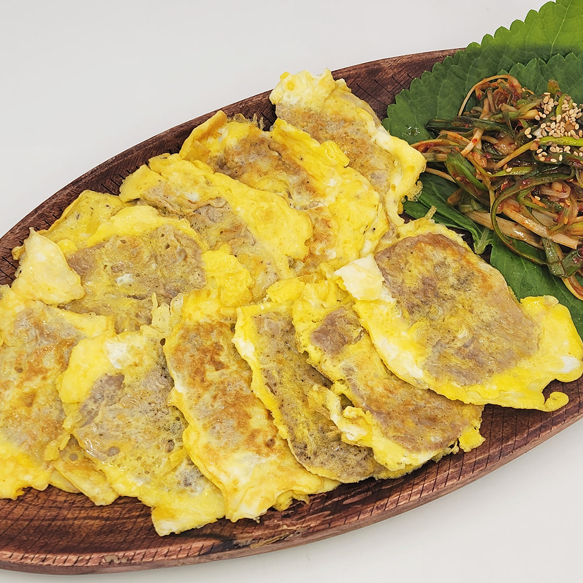 Bánh xèo thịt bò Hàn Quốc với salát hành lá